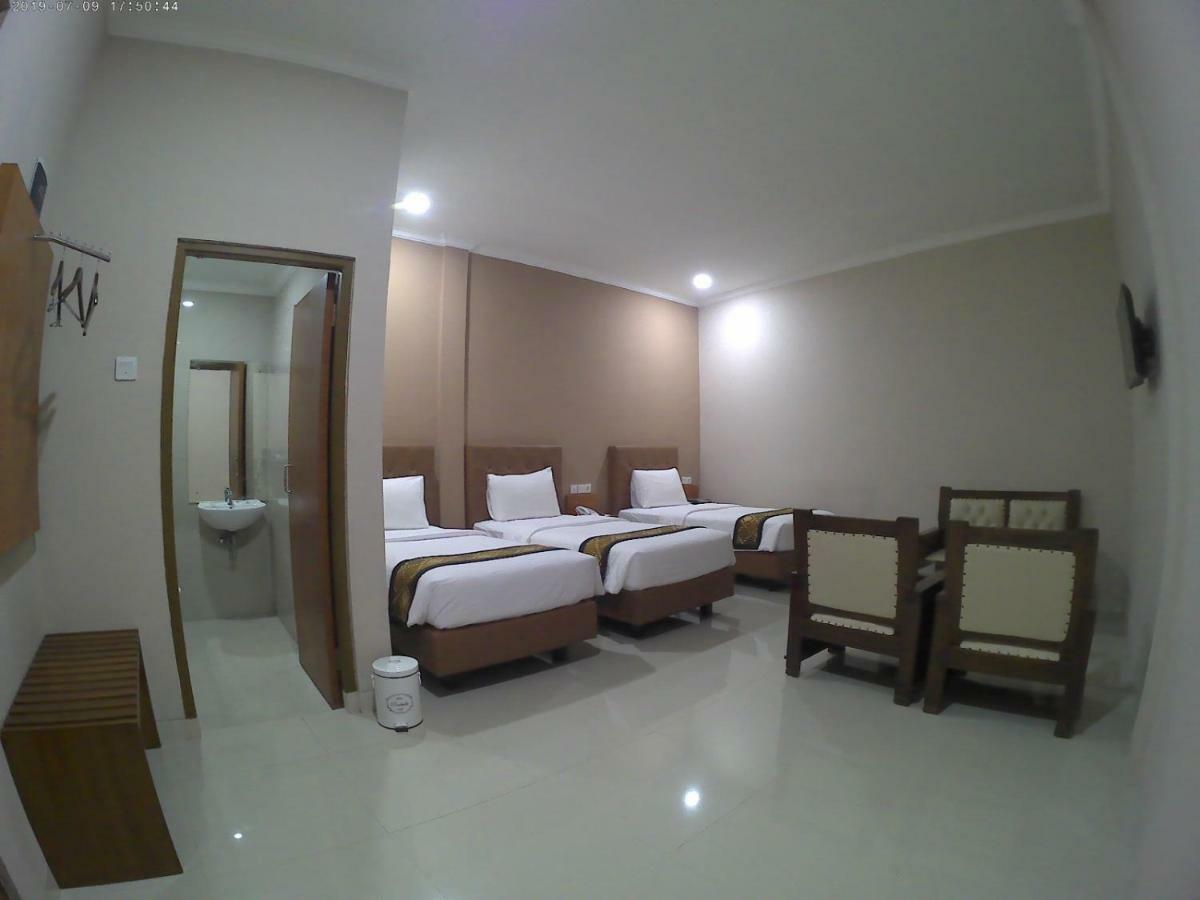 Mr J Suites Hotel Tegal Exterior photo