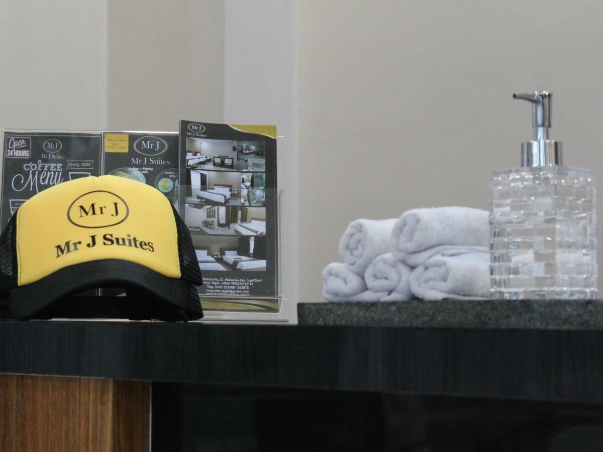 Mr J Suites Hotel Tegal Exterior photo